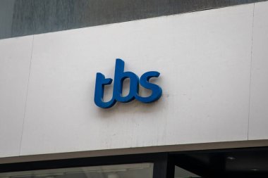 nantes, Fransa - 05 28 2024: TBS işareti logosu ve metin markası ön cephe mağazası moda butiği girişi