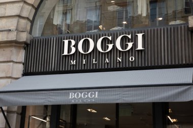 Bordeaux, Fransa - 06: 15 2024: Boggi Milano markalı metin mağazası tabelası ve dükkan duvarları ön cephe butiğindeki logo işareti.