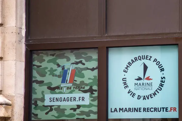 stock image Bordeaux , France -  06 15 2024 : la marine recrute sengager.fr armee de terre French Army recuriting sign logo and brand text on truck event recruitment and information