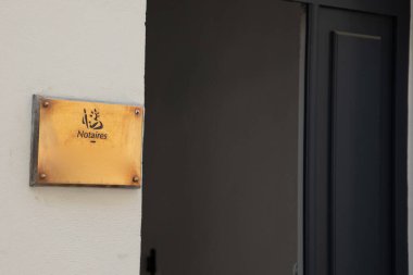 Bordeaux, Fransa - 06: 15 2024: Noter Fransız Duvarı Ofisi 'nde altın bakır markalı logo ve metin cephesi yazı masası sembolü