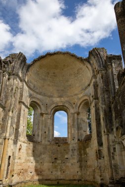 Fransa 'nın La Sauve şehrindeki eski manastır harabeleri