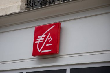 Nantes, Fransa - 05: 22 2024: Caisse d 'epargne logo marka ön cephe duvarı Fransız kooperatif perakende satış bankası metin ofisi