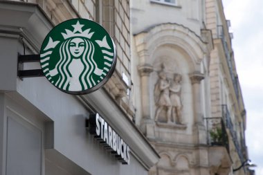 Nantes, Fransa - 05: 22 22 2024: Starbucks Kahve Evi logosu Amerika Kafe Şirketi metin mağazası zinciri ön cephesi