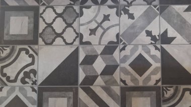 Ağ panoramasında eski taş duvarın arkaplansız dokusu Azulejo yamalı döşeme yüzey başlığı başlığı