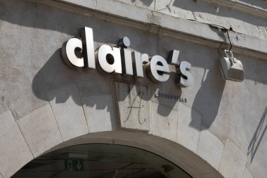 Bordeaux, Fransa - 07: 21: 2024: Claire 'in ön cephedeki butik mağazası ve logo markası.