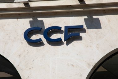 Bordeaux, Fransa - 07 27 27 2024: ccf Credit ticari de France HSBC banka logosu ve ön cephe bankası banka finans hizmetleri bürosu French Swiss