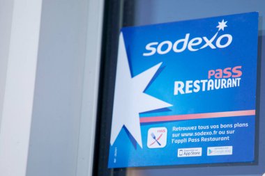 Bordeaux, Fransa - 07: 30 2024: Sodexo pass marka logo ve bar kapısı önünde metin işareti