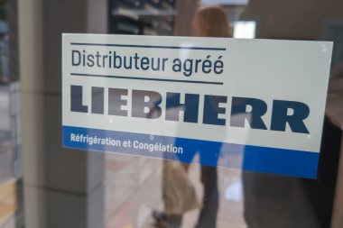 Bordeaux, Fransa - 07 16 2024: Liebherr logosu ve İsviçre merkezli büyük ev gereçleri üreticisi