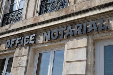 Bordeaux, Fransa - 07 22 22 2024: Noter ofisi noter fransız markalı metin noteri ön cephe işareti logo giriş ajansı ofis etiketi