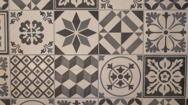 Ağ panoramasında eski taş duvarın arkaplansız dokusu antik azulejo yama döşeme yüzey başlığı