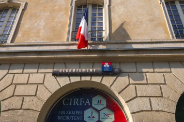 Bordeaux, Fransa - 08 01 2024: CIRFA logo markası ve metin imzası Fransız Silahlı Kuvvetleri Bilgi ve İşe Alım Merkezi logo acentesi ve Fransa 'daki duvar giriş ofisindeki metin markası