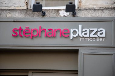 Bordeaux, Fransa - 07: 30: 2024: Stephane Plaza immobilier logo markası ve ön cephe ofis emlak fransız acentesi üzerindeki metin imzası