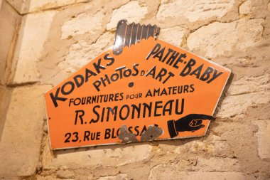 Bordeaux, Fransa - 08 17 2024: kodak kodaks pathe baby logo brand and text sign photo local simonneau with product from USA in old French panel