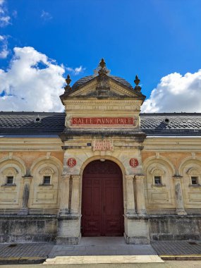 Saint Jean d 'Angely Salle Belediyesi Eşitlikçi Fransız metni, Saint-Jean-d' Angely Şehri Fransa 'daki belediye özgürlük kardeşliği anlamına gelir.