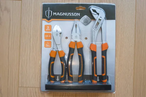 Stock image Bordeaux , France -  10 09 2024 : Magnusson tools nipper pliers store chain kingfisher brand logo sign in hand tools diy