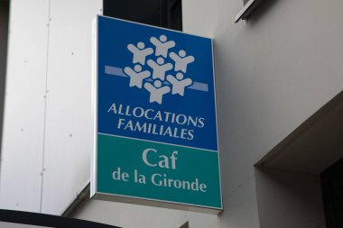 Bordeaux, Fransa - 09 07 2024: caff gironde Caisse tahsisatı ailelerin logosu, Caf Family Harçlıklar Fonu ofis ön cephe ofisi anlamına gelir.