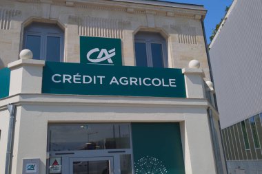 Bordeaux, Fransa - 09: 23: 2024: ca credit agricole fronade logo markası ve banka yerel bankası Fransız Bankası işaret ofisinde metin imzası