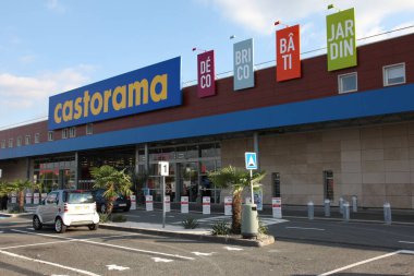 Bordeaux, Fransa - 10 03 2024: Castorama mağaza zinciri logosu ve ön cephe imzası diy dekorasyon atölyesi