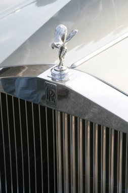 Bordeaux, Fransa - 10 10 10 2024: İngiliz lüks arabasında Rolls Royce logosu ekstazi işareti