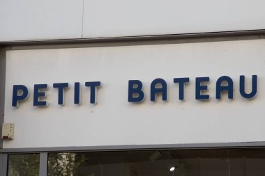 Bordeaux, Fransa - 10: 15: 2024: petit bateau logo markası ve dükkanın ön cephe mağazasında metin işareti
