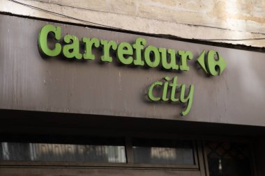 Bordeaux, Fransa - 10: 30 2024: Carrefour şehir mağazası süpermarket işareti yeşil logo ve marka metin mağazası Fransız kasaba pazarı
