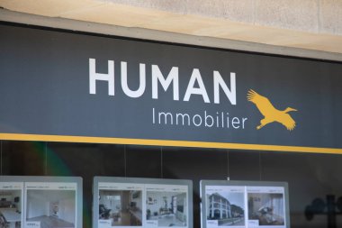 Bordeaux, Fransa - 10 25 2024: İnsan hareketsiz hale getirici imzası logo markası metin emlak mağazası broker ofisi Fransa 'da mağaza girişi