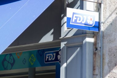 Bordeaux, Fransa - 10 25 2024: fdj logo markası ve Fransız ulusal piyango operatörü Francaise des Jeux zinciri metni