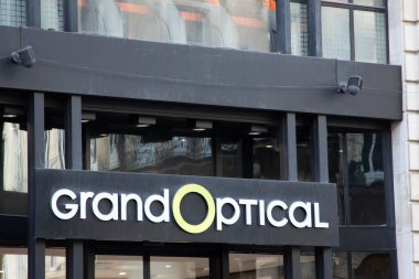 Bordeaux, Fransa - 10 25 2024: Grand Optical Logo Marka Marka Gözlük Mağazası Gözlük Değerlendirme Görme İşareti Metin Optik Sıhhiye Butiği