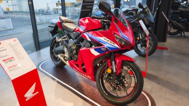 Bordeaux, Fransa - 11 19 2024: Honda Cbr 650 r itfaiye bıçağı renkli motosiklet yarışı motosikleti