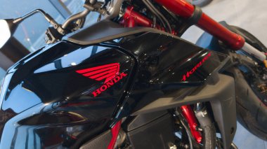 Bordeaux, Fransa - 11 19 2024: Honda Hornet logosu ve modern Japon motosikleti işareti