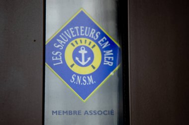 Bordeaux, Fransa - 11 19 2024: snsm les sauveteurs en mer logo markası ve ofis limanında metin ortağı üyesi