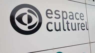 Bordeaux, Fransa - 12 11: 2024: espace culturel leclerc logo markası ve dükkan kütüphanesi disk sanat atölyesinin ön cephe girişi.