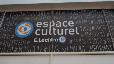 Bordeaux, Fransa - 12 11: 2024: espace culturel leclerc logo marka ve mağaza kütüphane diski sanat atölyesi ön cephesi.