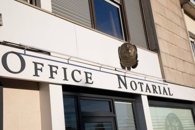 Bordeaux, Fransa - 12: 15 2024: ofis noteri Fransa damgalı metin ve sembol giriş pencerelerinde noter ofisi fransız logosu işareti anlamına gelir