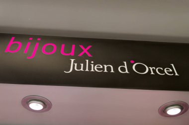 Bordeaux, Fransa - 01 03 2025: julien d 'orcel bijoux marka ve moda mücevher mağazası ve moda butiği için dükkan giriş duvarının logo metni