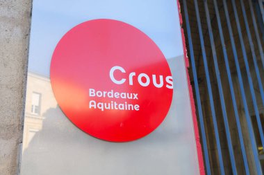 Bordeaux, Fransa - 01 10 2025: crous bordeaux aquitaine logo markası ve öğrenci yurdu kantini Fransız Sosyal Hizmetlerinden sorumlu