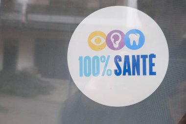 Bordeaux, Fransa - 028 2025:% 100 Noel Baba% 100 sağlık logosu ve Fransız Halk Sağlığı Ofisi 'nin metnini imzala