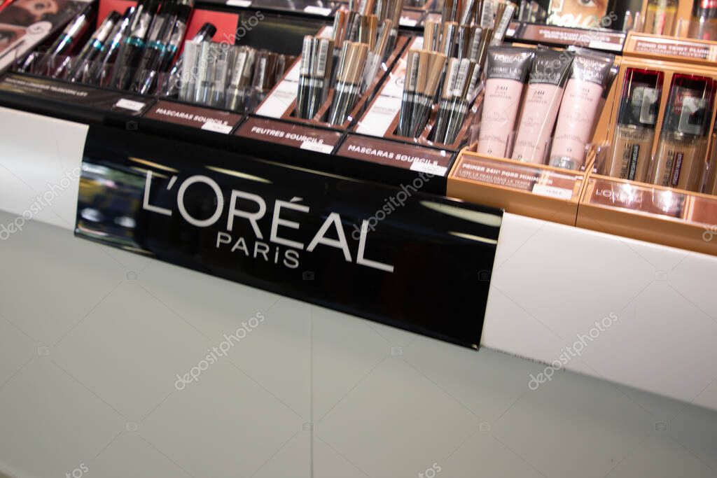 Bordeaux , France - 01 29 2025 : L'oreal paris logo brand and text sign on french entrance shop french luxury make-up perfume and skin cosmetics beauty products store