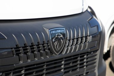 Bordeaux, Fransa - 02 06 2025: Peugeot boxer ticari endüstriyel araç paneli van fransız marka otomobiller