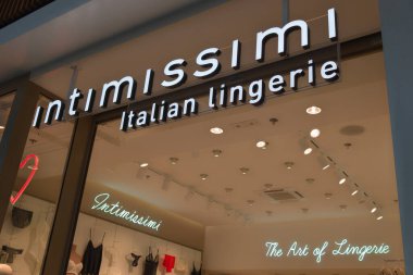 Bordeaux, Fransa - 02 10 2025: intimissimi italyan iç çamaşırı logosu markası ve ön cephe mağaza tabelaları moda şehri sokak tabelasında yazı