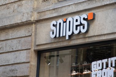 Bordeaux , France - 02 10 2025 : snipes sign logo and text brand front wall facade store fashion chain clothes boutique entrance cosmetic clipart