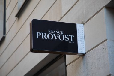 Bordeaux , France - 02 10 2025 : franck provost logo sign and brand text chain facade entrance wall signboard of salon wall hairdresser french barber shop clipart