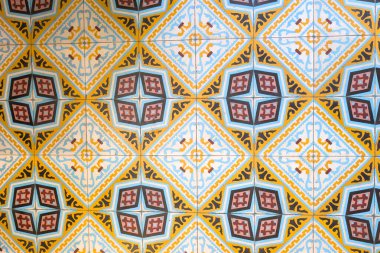 arkaplan azulejos majolica fayans geleneksel Portekiz seramikleri içinde ev dekorasyonu için renkli sanatsal sergiler