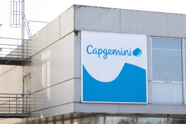 Bordeaux, Fransa - 02 27 27 2025: Capgemini logo markası ve Fransa 'nın iş danışmanlığı şirketleri için çokuluslu profesyonel hizmetlerin metin imzası