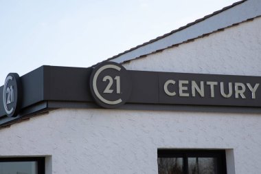 Bordeaux, Fransa - 03 06 2025: Century 21 imzalı Amerikan zinciri giriş metni ve emlak komisyonculuğu bürosunun marka logosu
