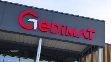 Bordeaux, Aquitaine France - 03 09 2025: Gedimat mağaza zinciri logosu ve Fransız dekorasyon atölyesi girişinin önündeki ön cephe yazısı