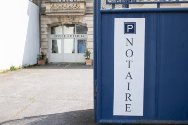 Bordeaux, Fransa - 03 28 2025: noter Fransız markası noter kapısı girişi mavi işaret logosu ofis etiketi