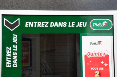 Bordeaux, Fransa - 03 28 2025: pmu logo markası ve metin mağaza zinciri ön cephe fransız ajansı at yarışı bahis organizasyon ofisi