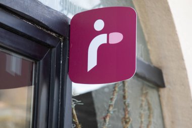 Bordeaux, Fransa - 03 29 29 2025: mondiyal röle logosu markası ve metin imzalı kutu merkezi dolap zinciri teslimat kutuları self servis teslimatı için paket teslim