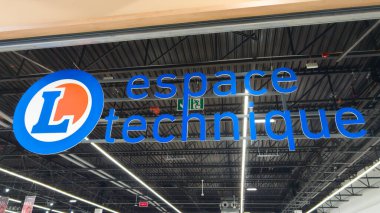 Bordeaux, Fransa - 03 29 29 2025: espace technique leclerc logo brand and text sign front of store library discc art shop e.leclerc